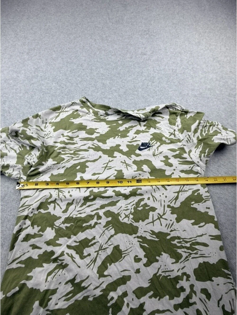 Nike The Nike Tee Mens Small S Green Camouflage Short Sleeve T Shirt DR7819-100